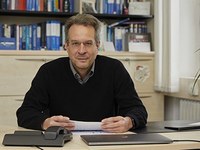 Prof Schiemann